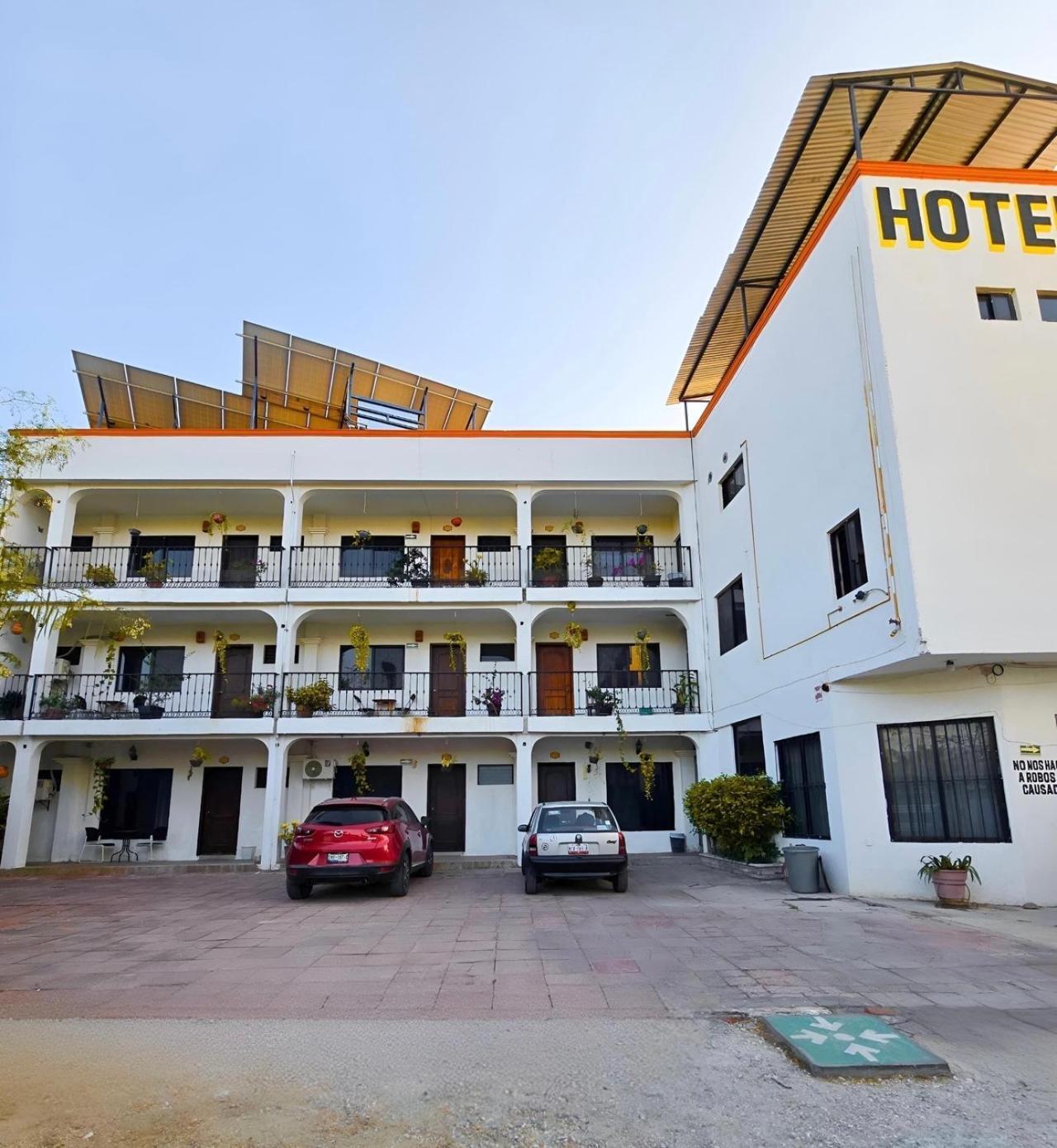 Hotel Villa Esmeralda 图斯特拉古铁雷斯 外观 照片
