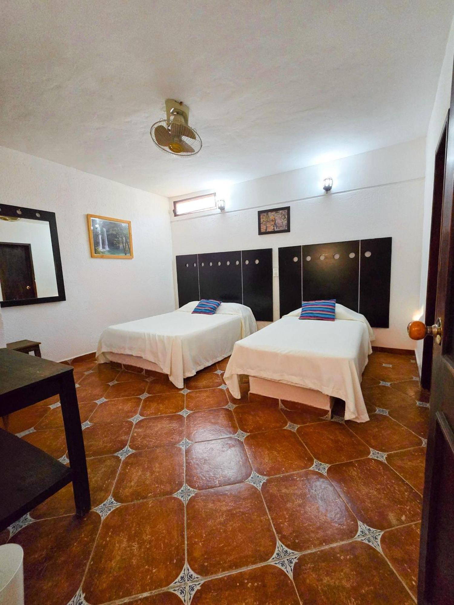 Hotel Villa Esmeralda 图斯特拉古铁雷斯 外观 照片